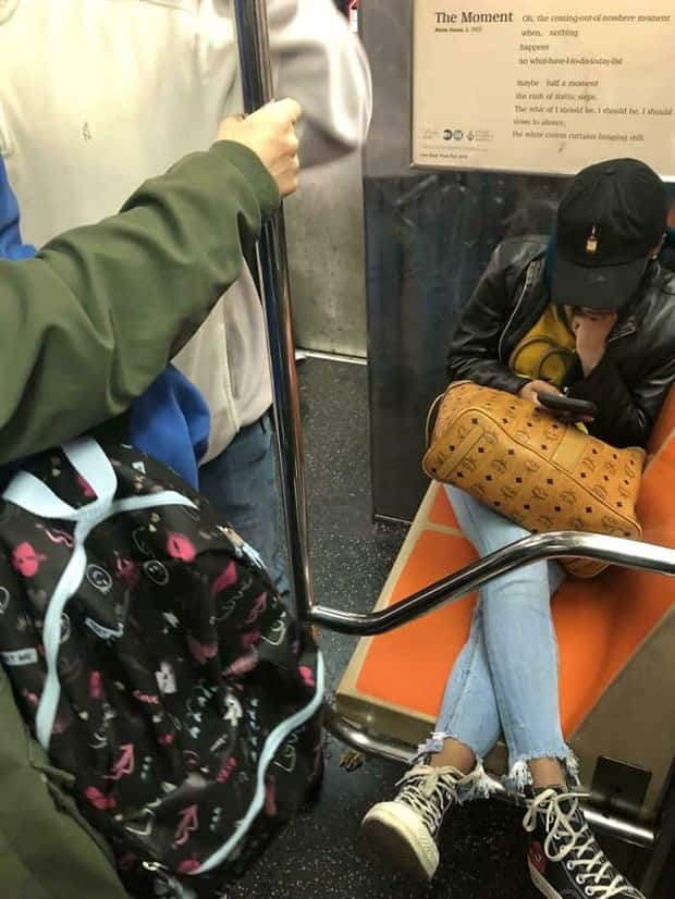 30 Awkward Encounters During Public Transit (30 photos)