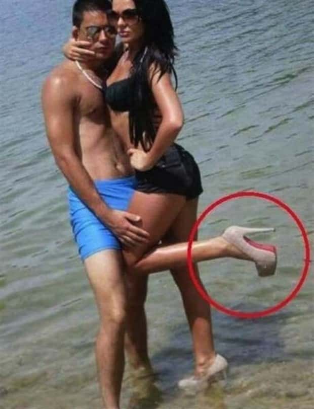 Beach Situations That Defy Explanation (27 photos)