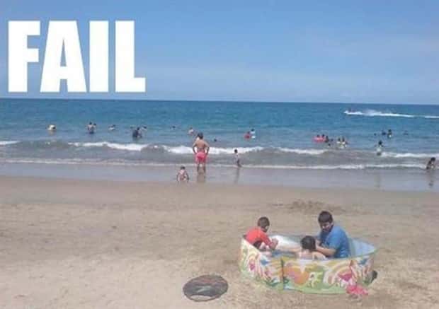 Beach Situations That Defy Explanation (27 photos)