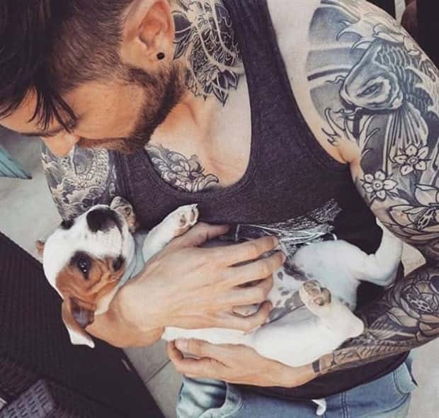 big men and small dogs 10 Big Guys Hanging Out With Small Dogs (30 photos)