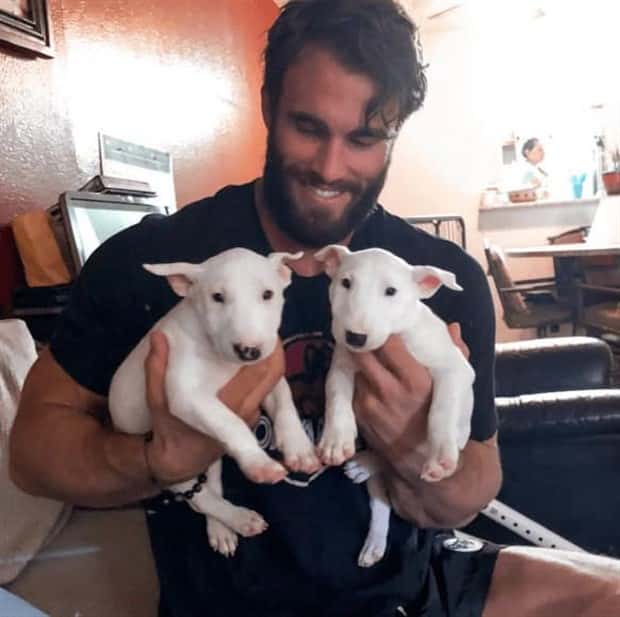 big men and small dogs 3 Big Guys Hanging Out With Small Dogs (30 photos)