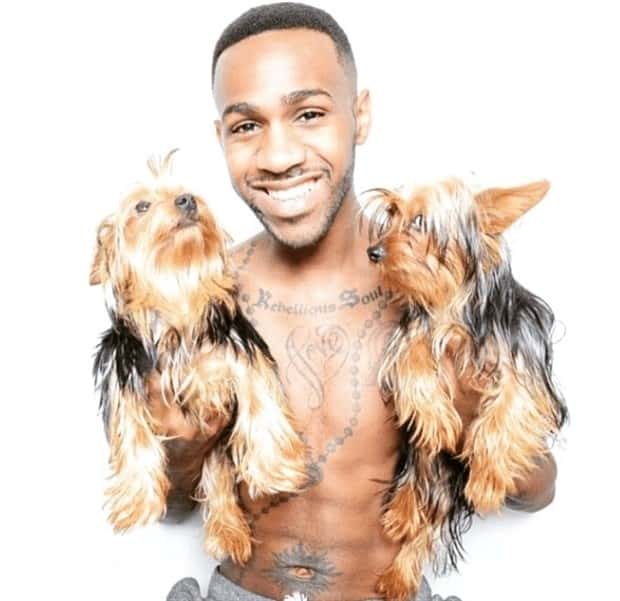 big men and small dogs 30 Big Guys Hanging Out With Small Dogs (30 photos)