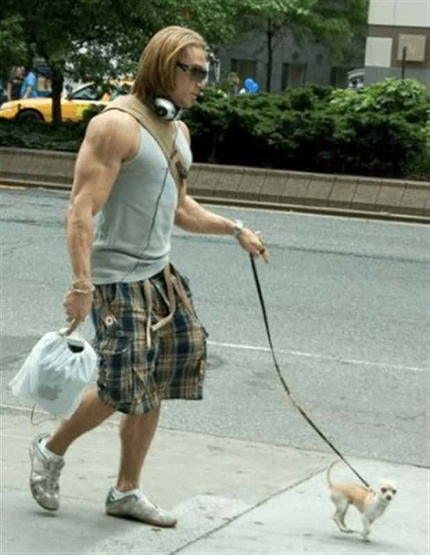big men and small dogs 5 Big Guys Hanging Out With Small Dogs (30 photos)