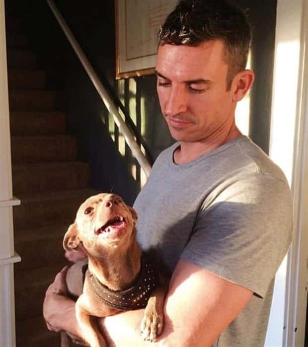 big men and small dogs 9 Big Guys Hanging Out With Small Dogs (30 photos)