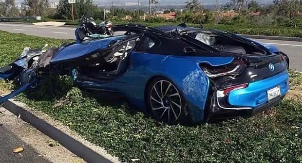 Smashed Supercars Every Driver Hates Seeing (25 photos)