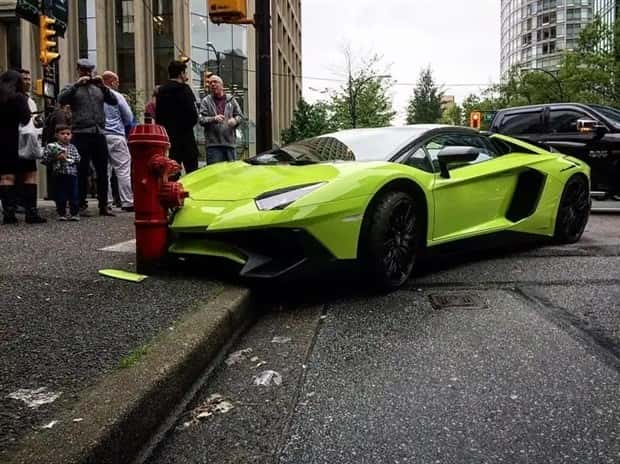 Smashed Supercars Every Driver Hates Seeing (25 photos)