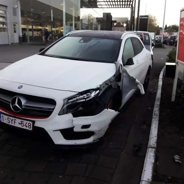 Smashed Supercars Every Driver Hates Seeing (25 photos)