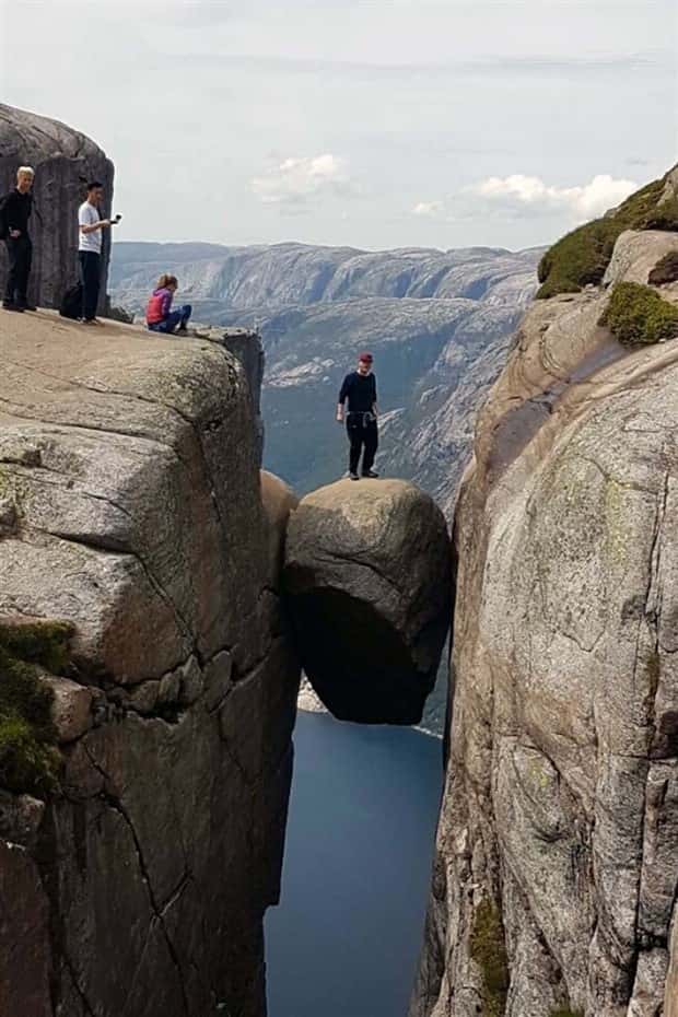 25 Pics That Instantly Trigger Fear Of Heights (25 photos)