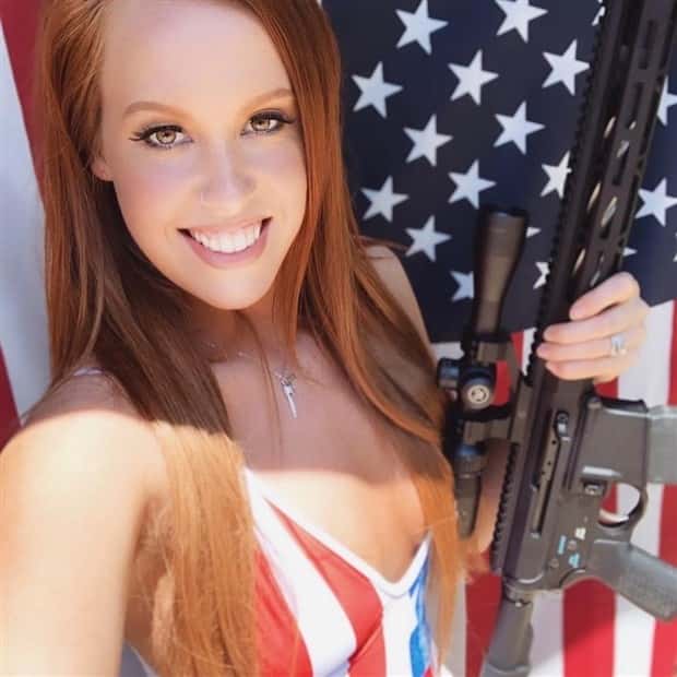 Hot Girls with Guns #21 (21 photos)