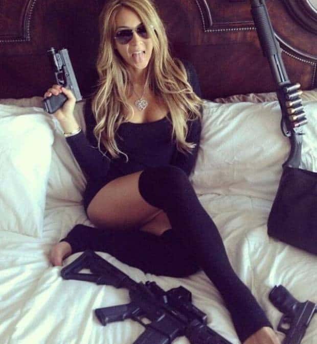 Hot Girls with Guns #21 (21 photos)