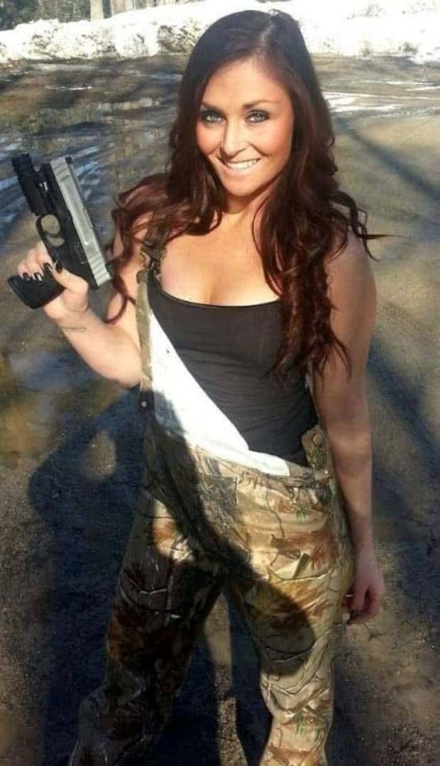 Hot Girls with Guns #21 (21 photos)