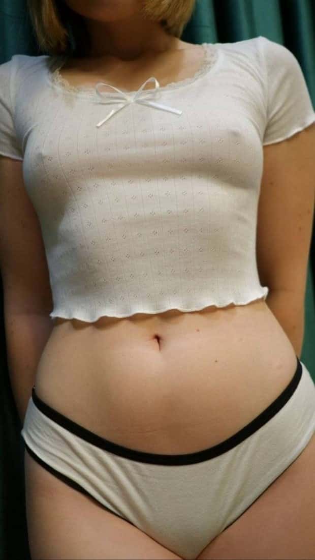 Hot Girls in White Shirts #12 (21 photos)