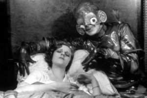 25 Unsettling Vintage Images That Are Hard To Explain (25 photos)