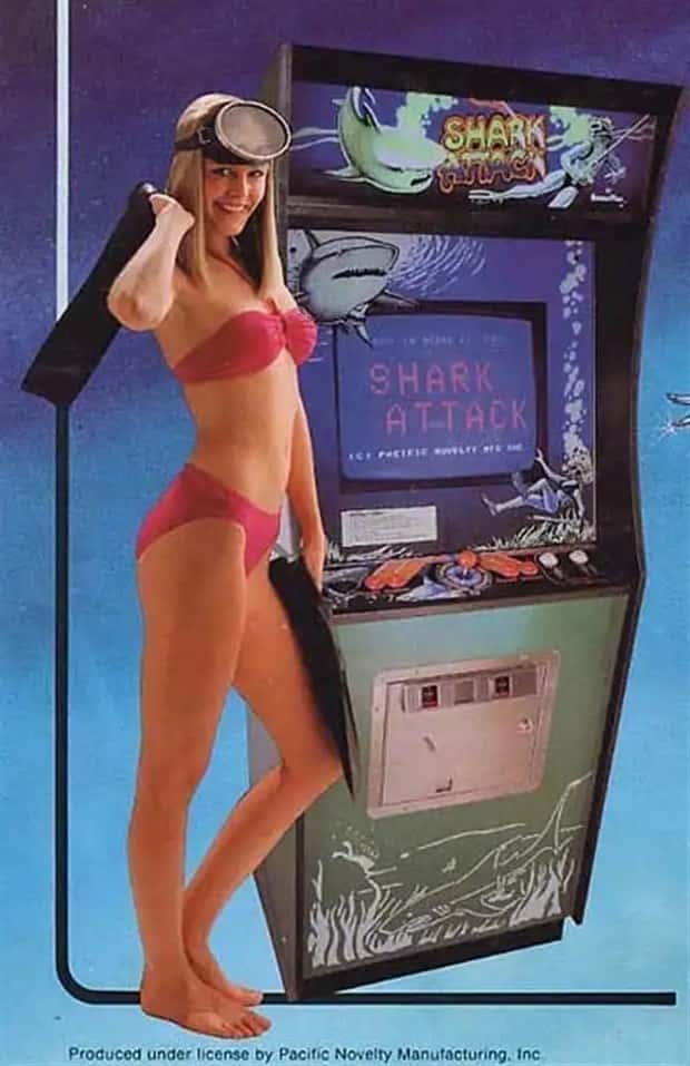 Retro Arcade Games Feature Beautiful Women (19 photos)