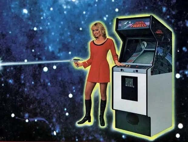 Retro Arcade Games Feature Beautiful Women (19 photos)