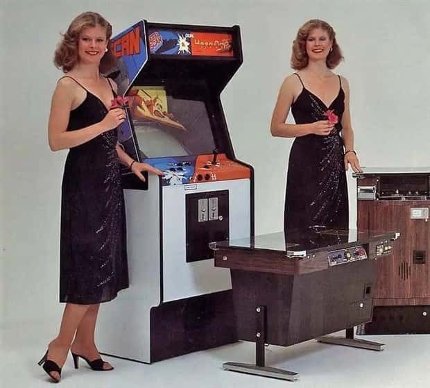 Retro Arcade Games Feature Beautiful Women (19 photos)
