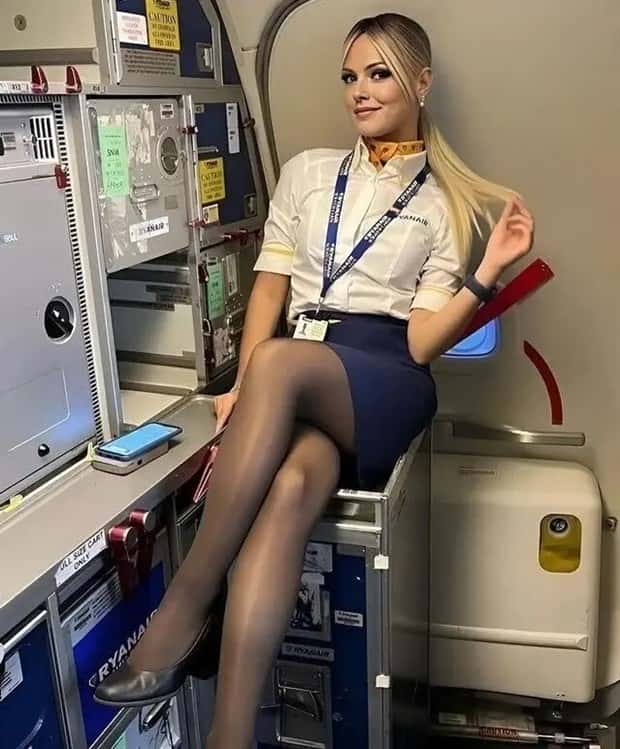 Charming Flight Attendants Slaying The Skies (24 photos)