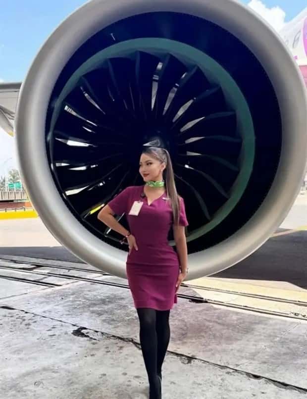 Charming Flight Attendants Slaying The Skies (24 photos)