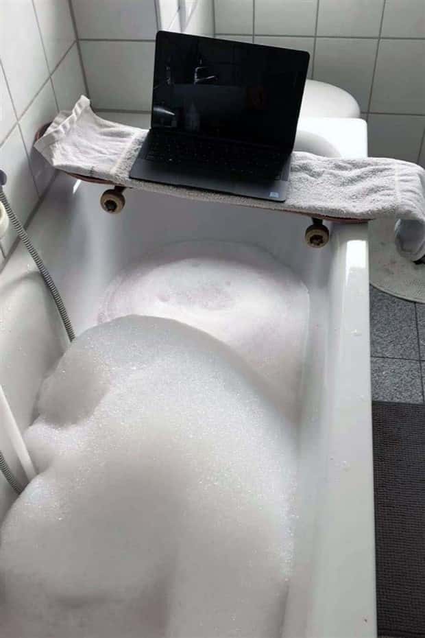 26 Gaming Setups That Are Pure Chaos (26 photos)