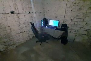 26 Gaming Setups That Are Pure Chaos (26 photos)