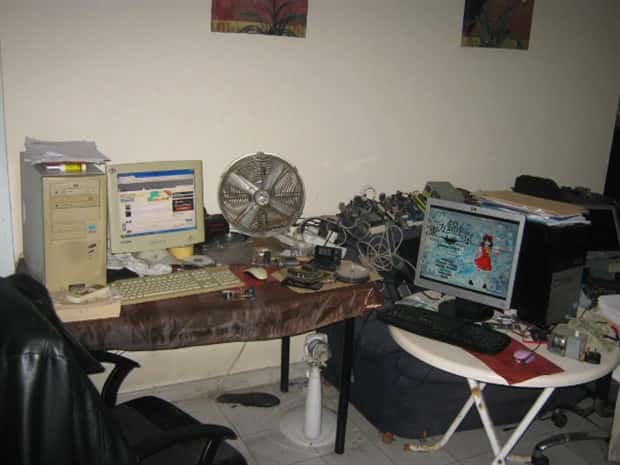 26 Gaming Setups That Are Pure Chaos (26 photos)