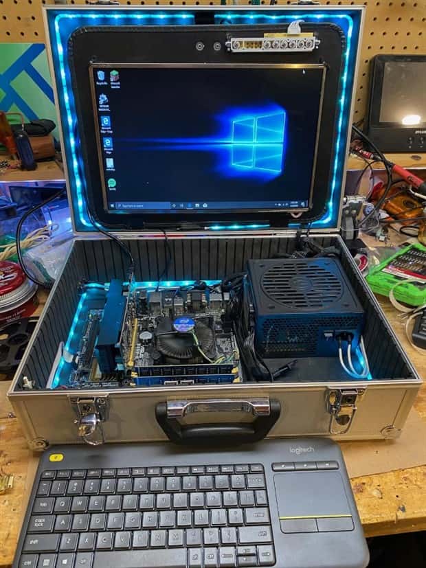 26 Gaming Setups That Are Pure Chaos (26 photos)