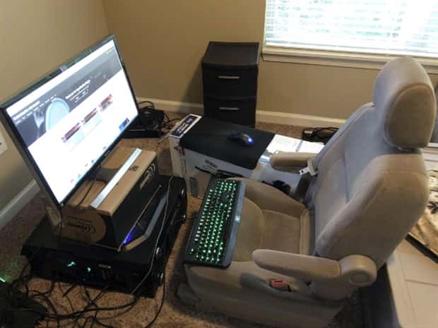 26 Gaming Setups That Are Pure Chaos (26 photos)