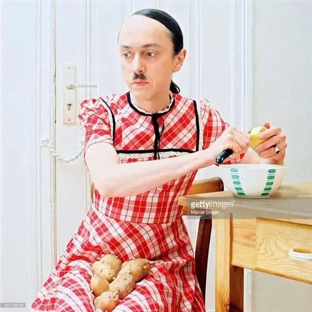 25 Ridiculous Stock Images That Make Zero Sense (25 photos)