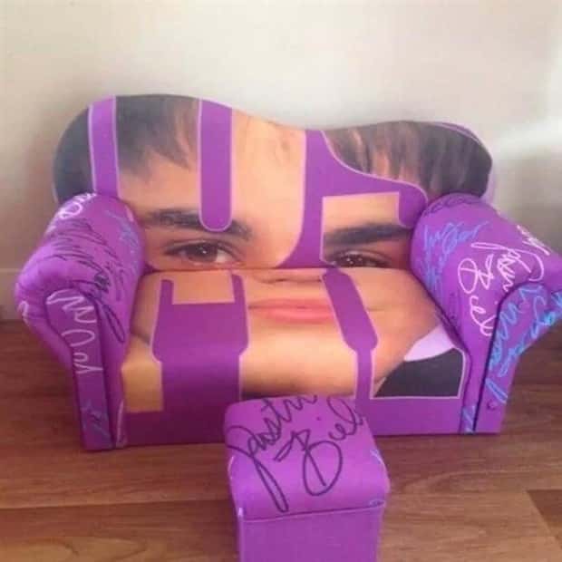 Couches So Bad They’re Performance Art (24 photos)