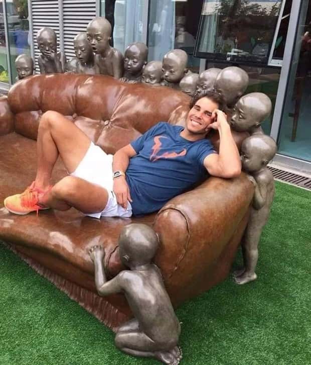 Couches So Bad They’re Performance Art (24 photos)