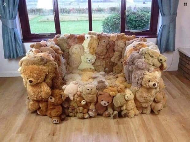 Couches So Bad They’re Performance Art (24 photos)