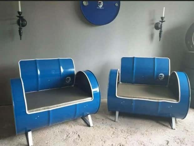 Couches So Bad They’re Performance Art (24 photos)