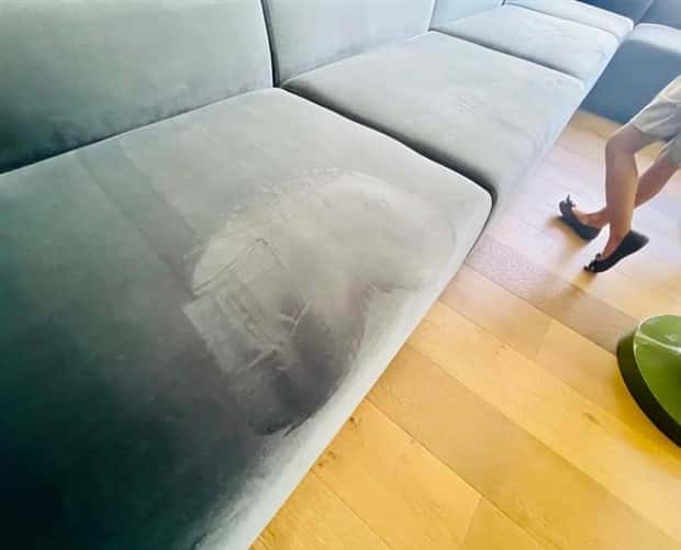Couches So Bad They’re Performance Art (24 photos)