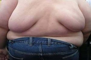 Back Boobs Break Brains During Scrolls (23 photos)