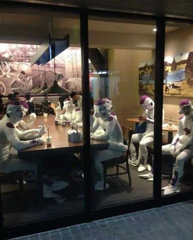 Curious Things You Only See in Japan (31 photos)