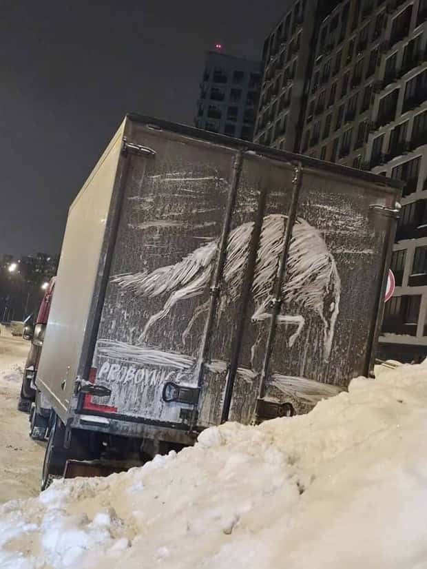 Artistic Sketches Found on Dirty Cars (23 photos)