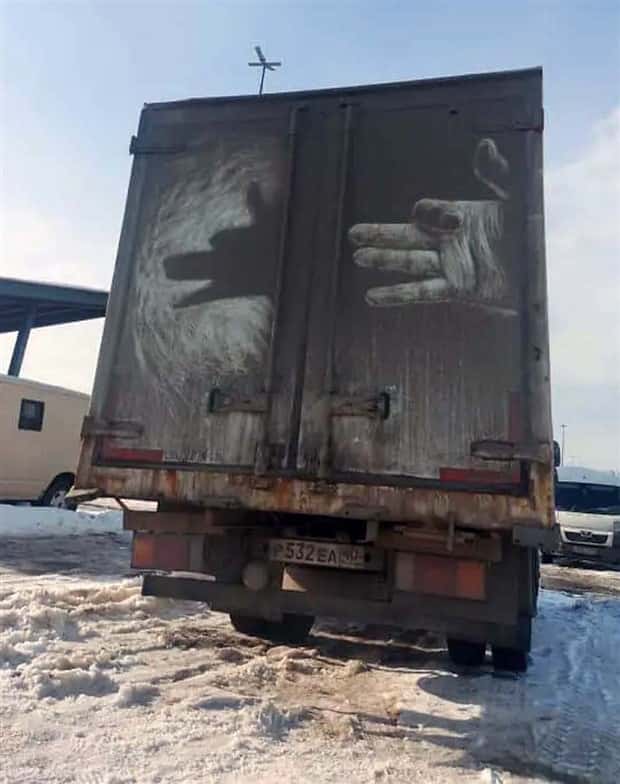 Artistic Sketches Found on Dirty Cars (23 photos)