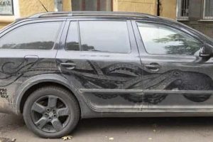Artistic Sketches Found on Dirty Cars (23 photos)