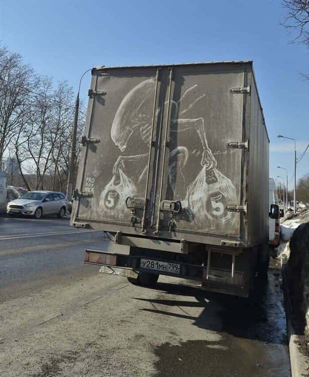 Artistic Sketches Found on Dirty Cars (23 photos)