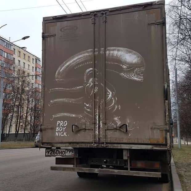 Artistic Sketches Found on Dirty Cars (23 photos)