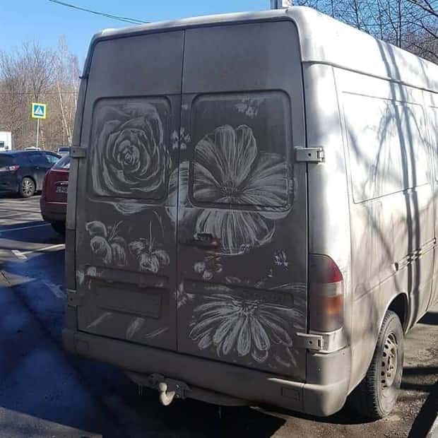 Artistic Sketches Found on Dirty Cars (23 photos)