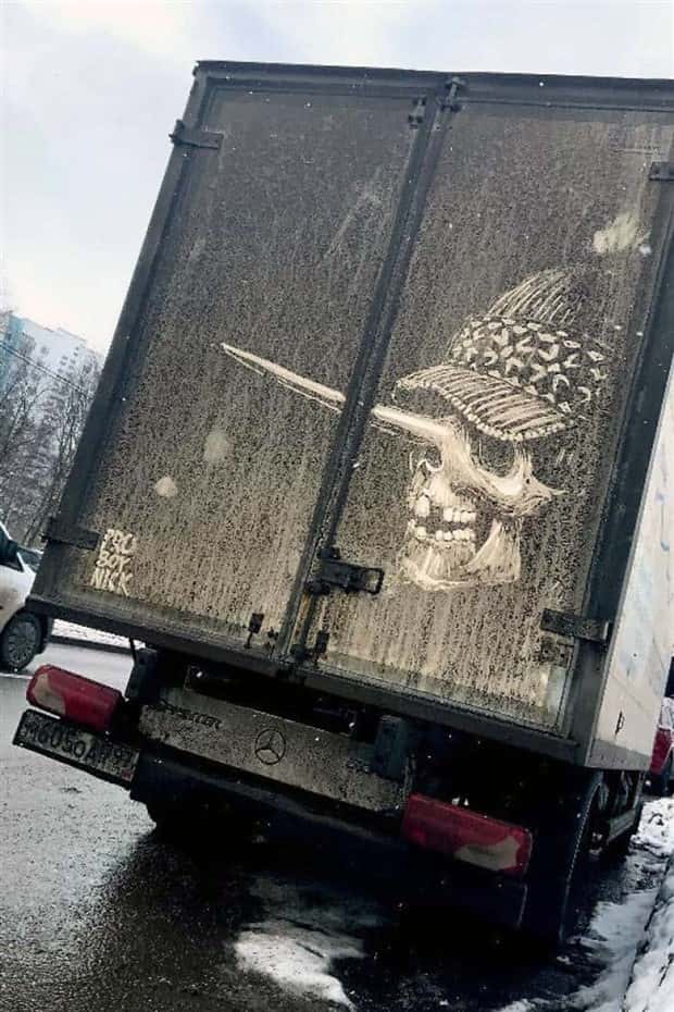 Artistic Sketches Found on Dirty Cars (23 photos)