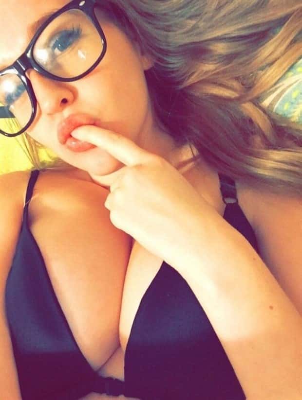 Hot Girls with Glasses #31 (20 photos)