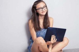 Hot Girls with Glasses #31 (20 photos)