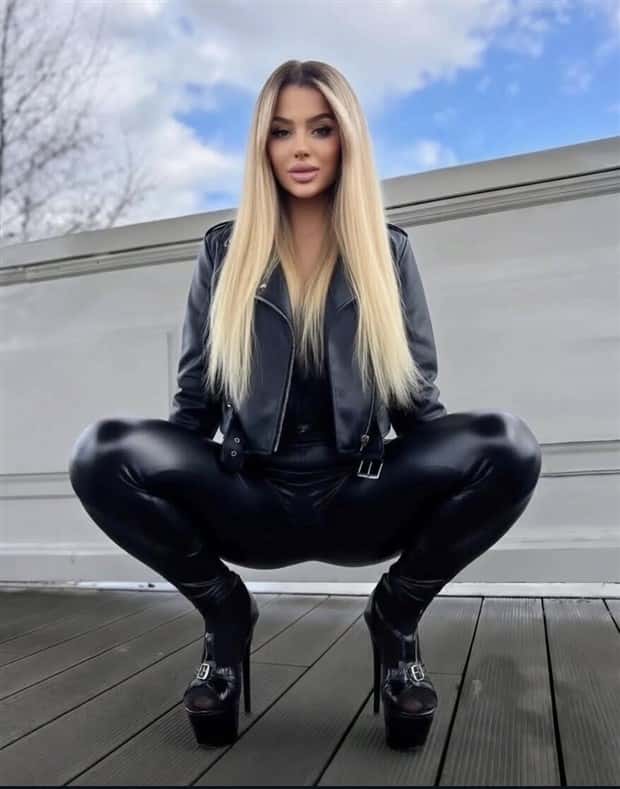 Hot Girls in Latex and Leather #65 (18 photos)