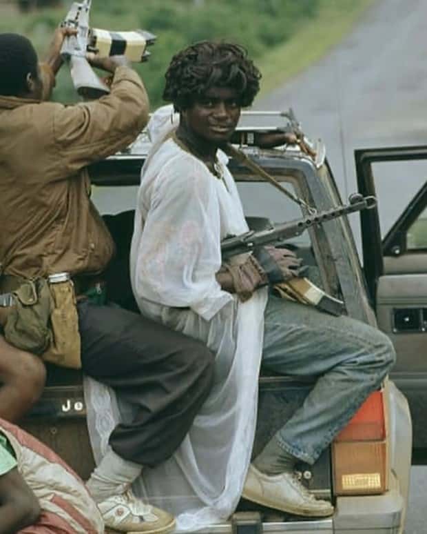Strange Outfits Seen in Liberian Conflict (13 photos)