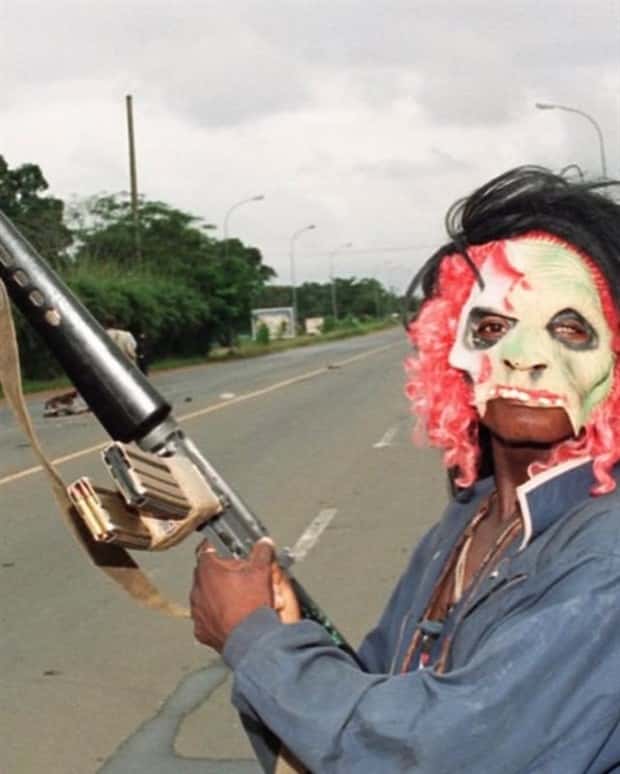 Strange Outfits Seen in Liberian Conflict (13 photos)