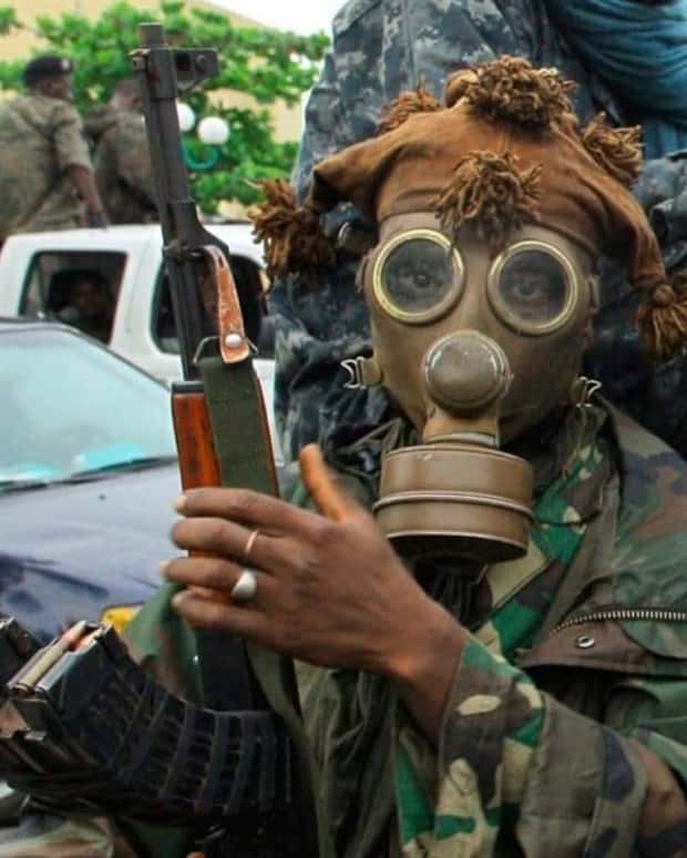 Strange Outfits Seen in Liberian Conflict (13 photos)