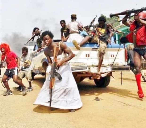 Strange Outfits Seen in Liberian Conflict (13 photos)