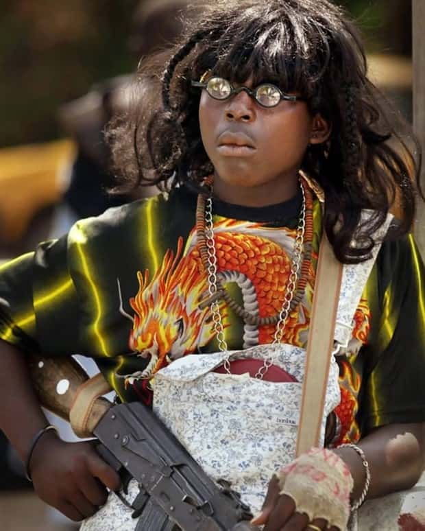 Strange Outfits Seen in Liberian Conflict (13 photos)